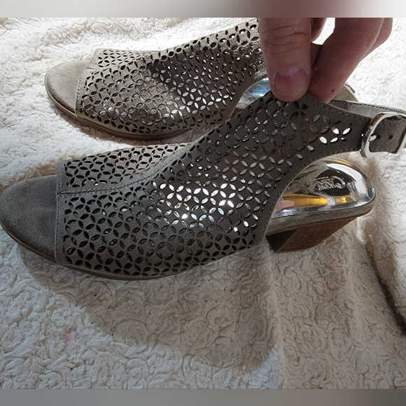 Carlos by Carlos Santana Women's Deandra Heeled color Lt Doe size 9.5 - Picture 6 of 11